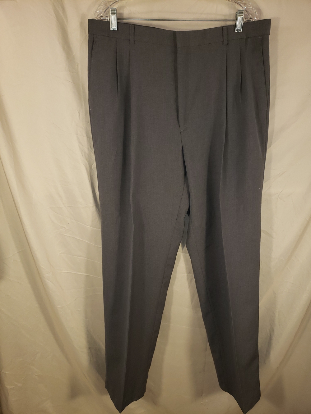 Classic Levi's Travelers Men's Pleated Dress Trousers in Charcoal - 38Wx32L